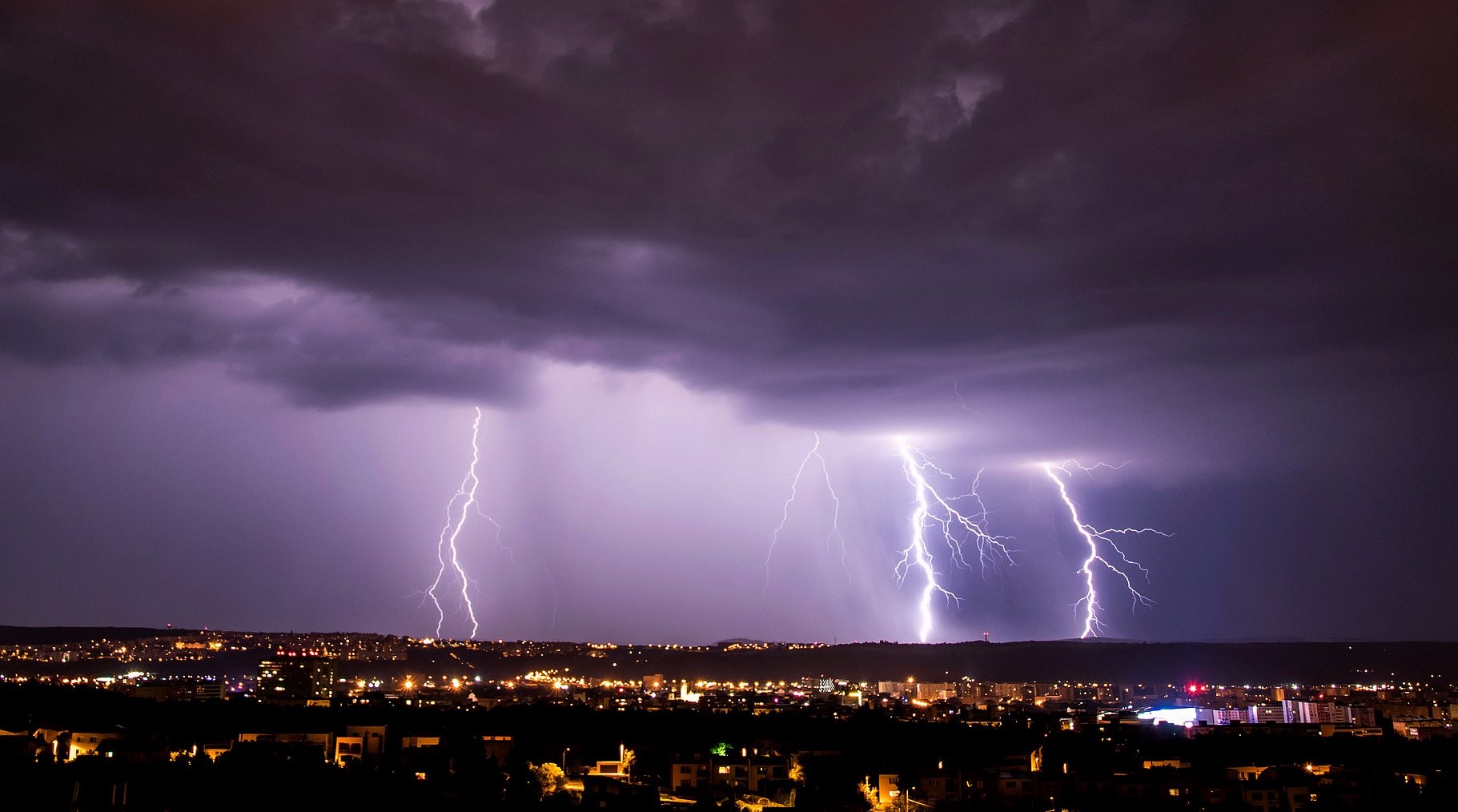 Blesky pri búrke nad Košicami