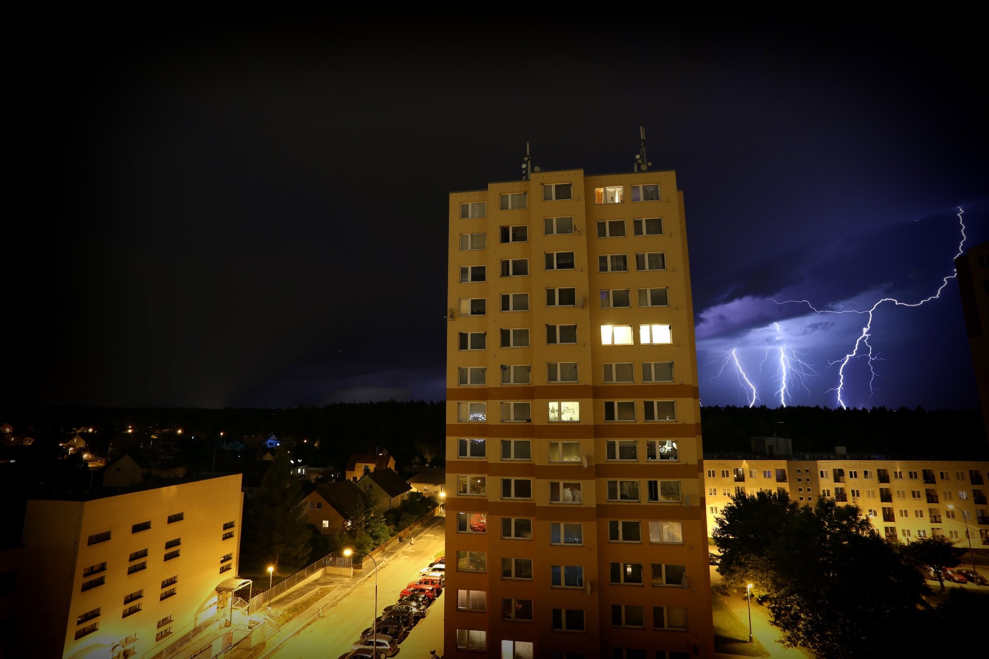 Nad Novou Hospodou se žení čerti