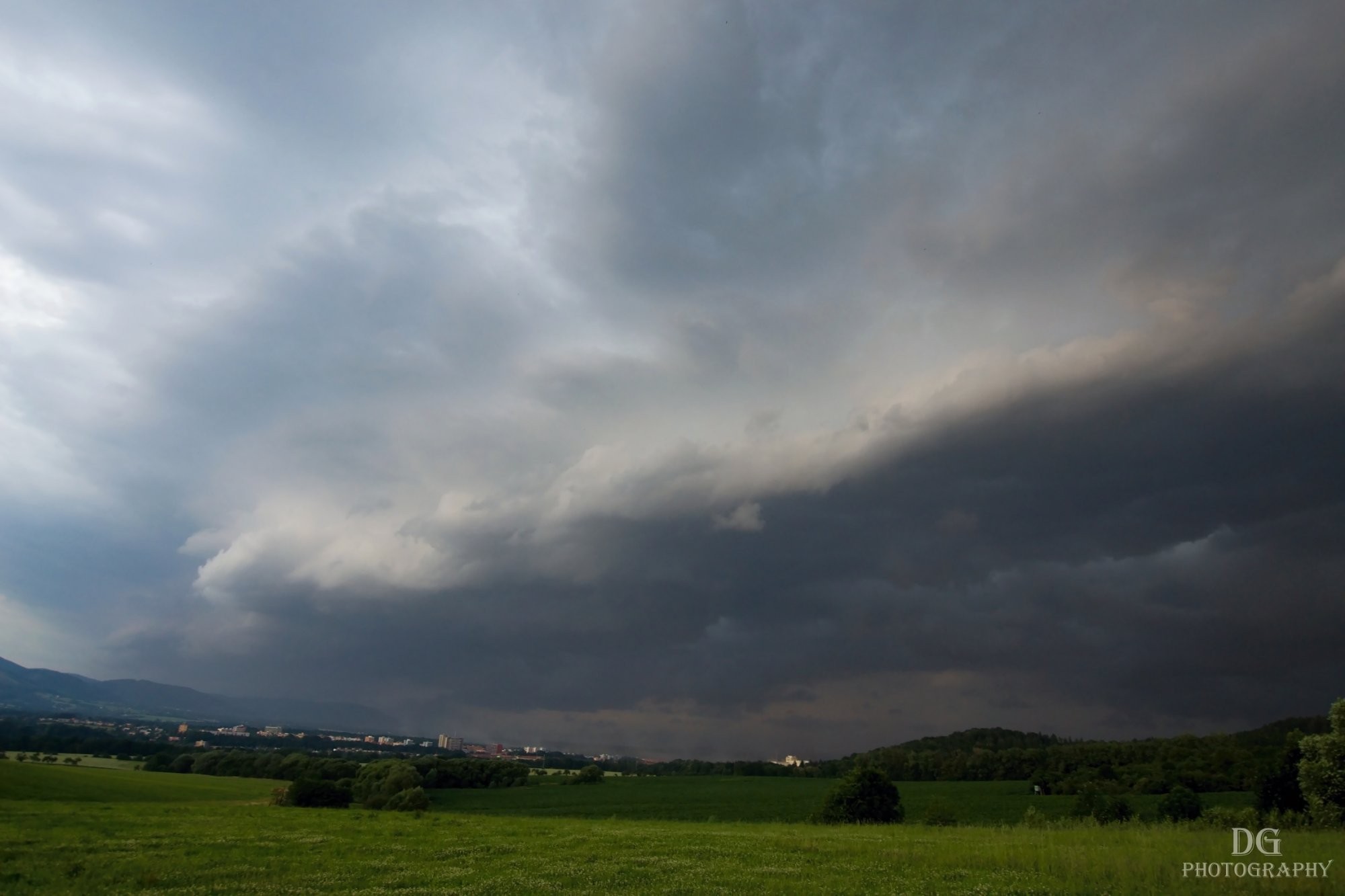 Elevated shelf cloud 