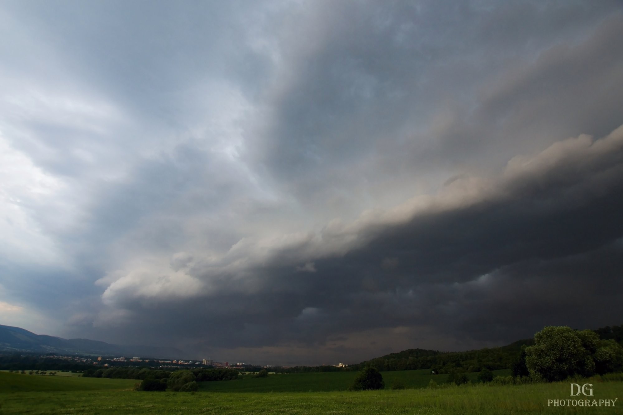 Elevated shelf cloud 