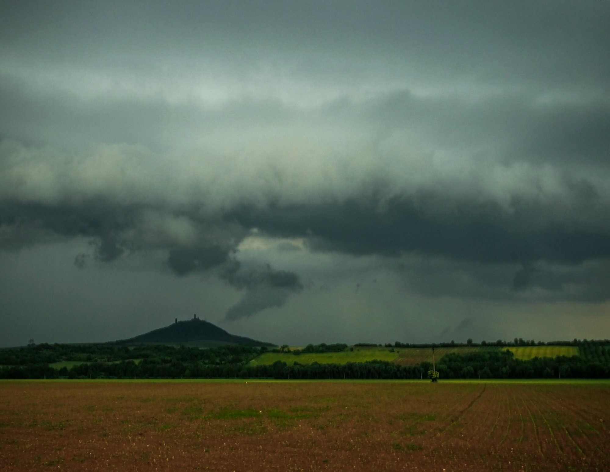 Bouře nad Hazmburkem