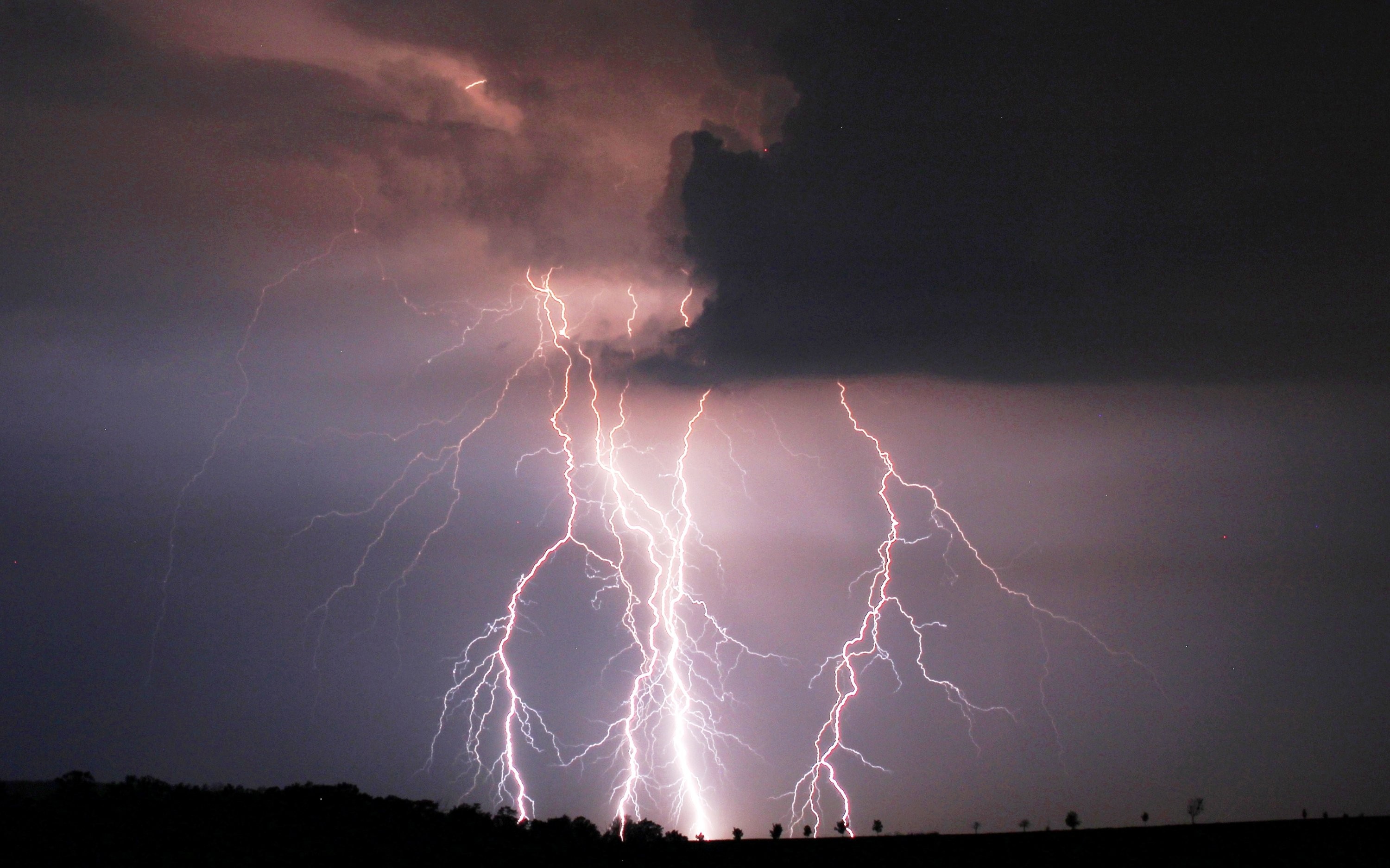 Bleskovka zdálky u Opavy