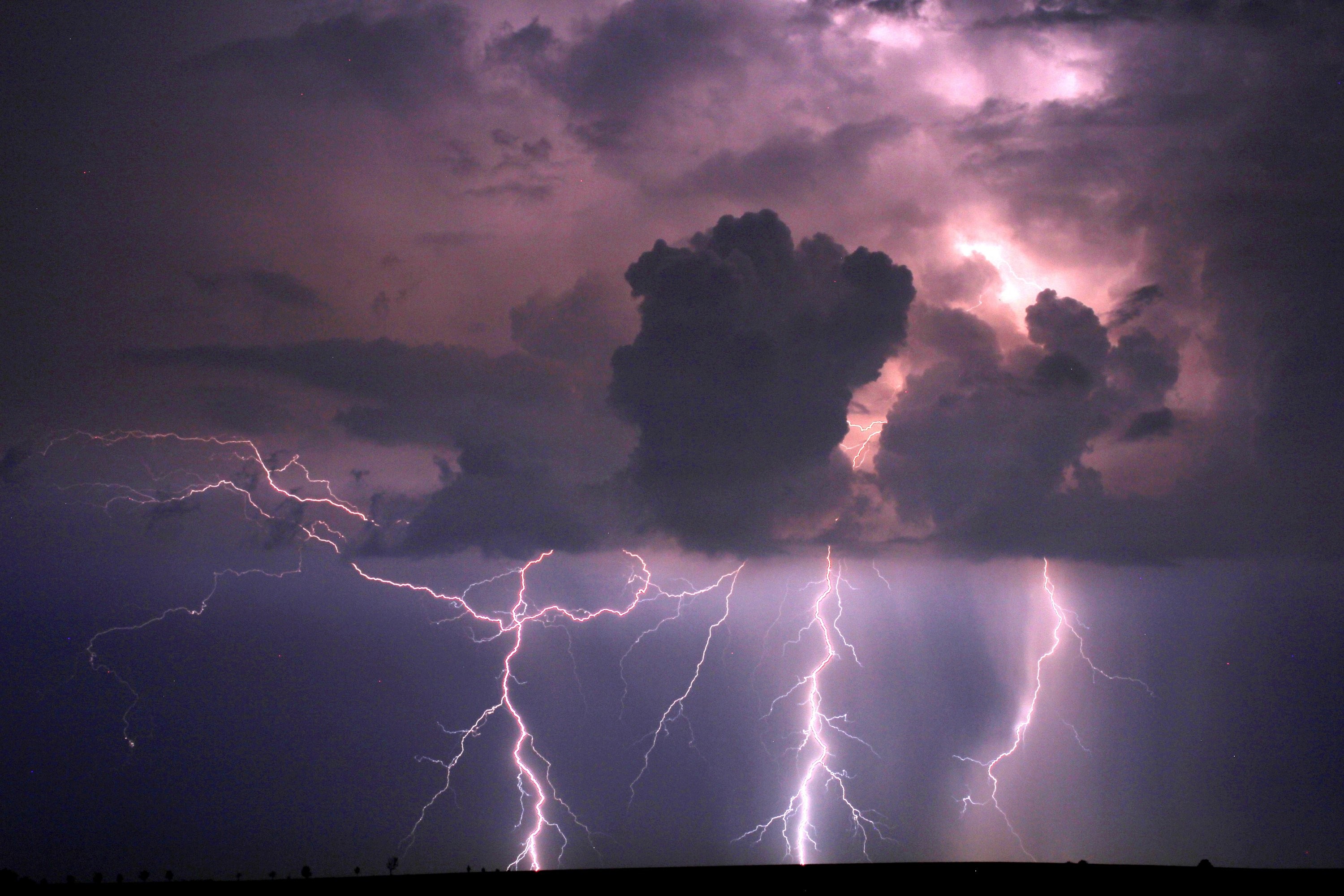 Bleskovka zdálky u Opavy