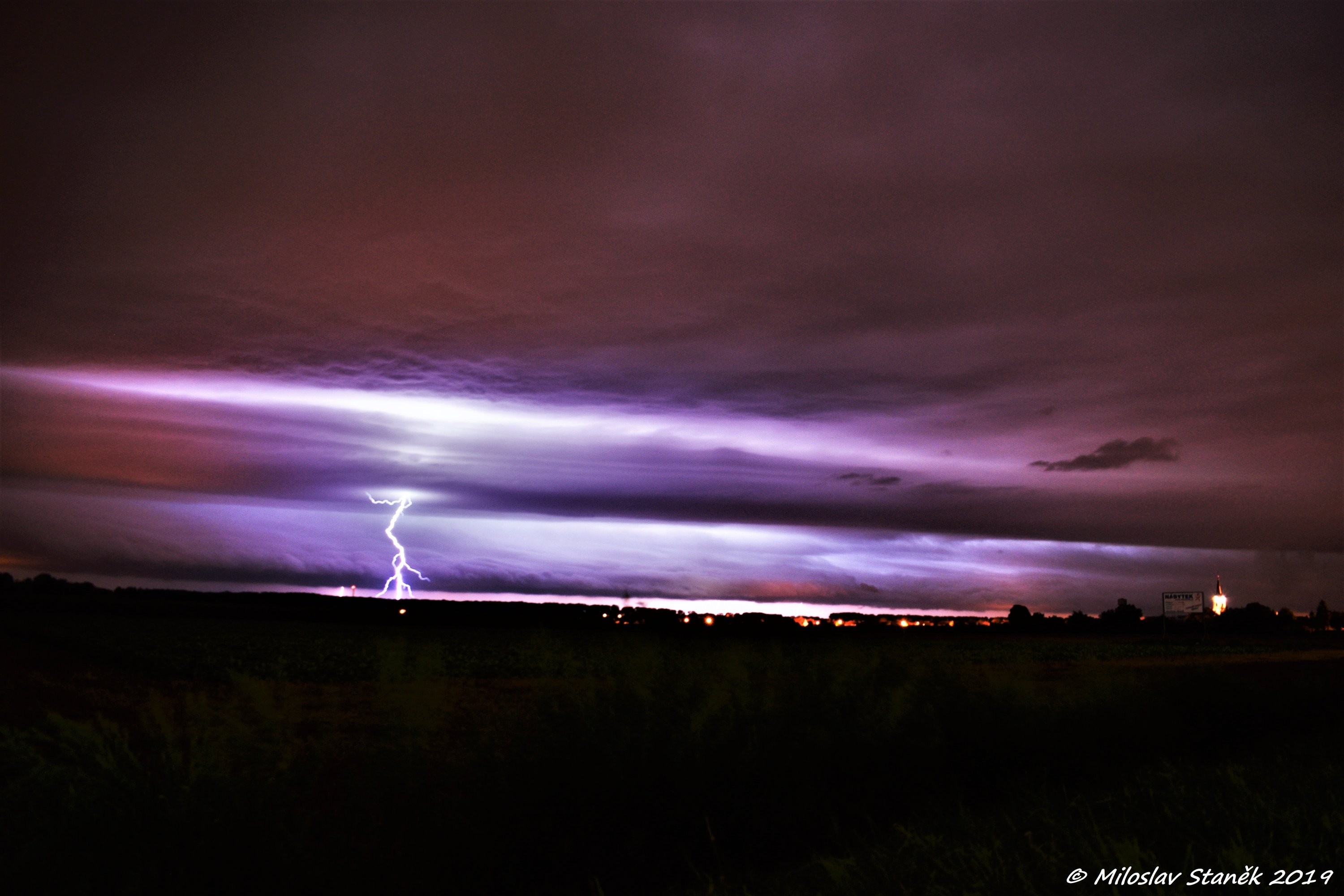 Obří shelf cloud u Kroměříže