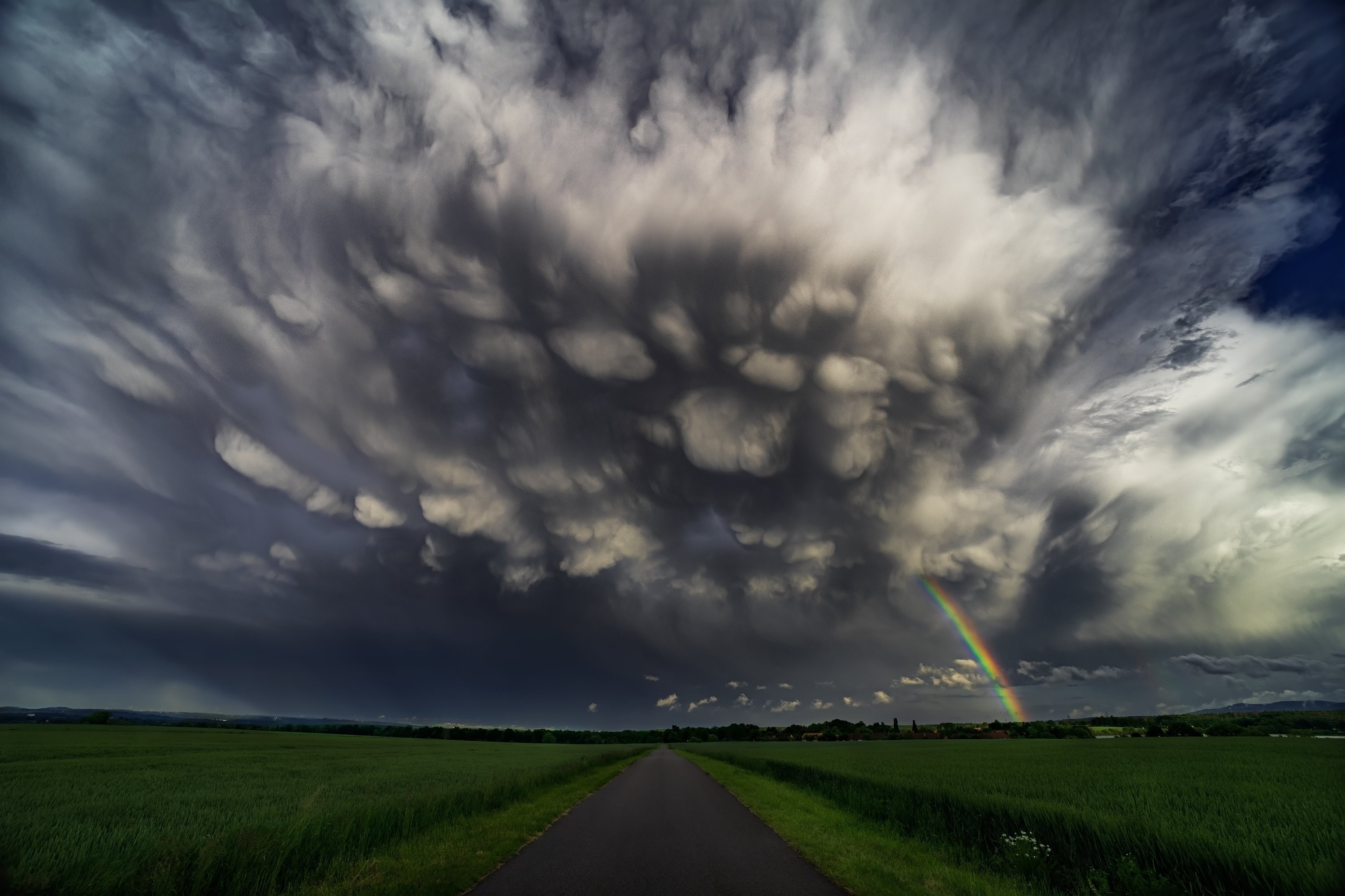Mammaty na zadní straně supercely