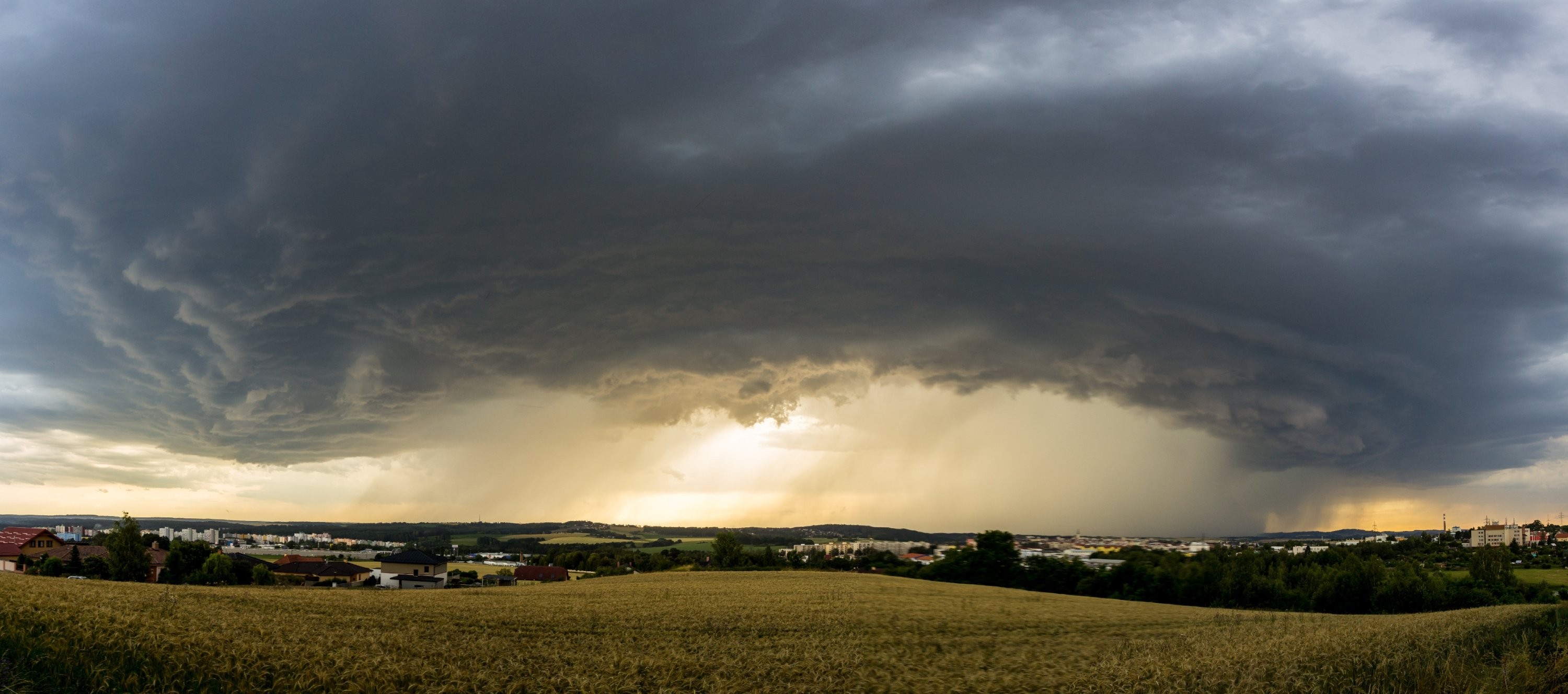 Panorama blížící se bouřky