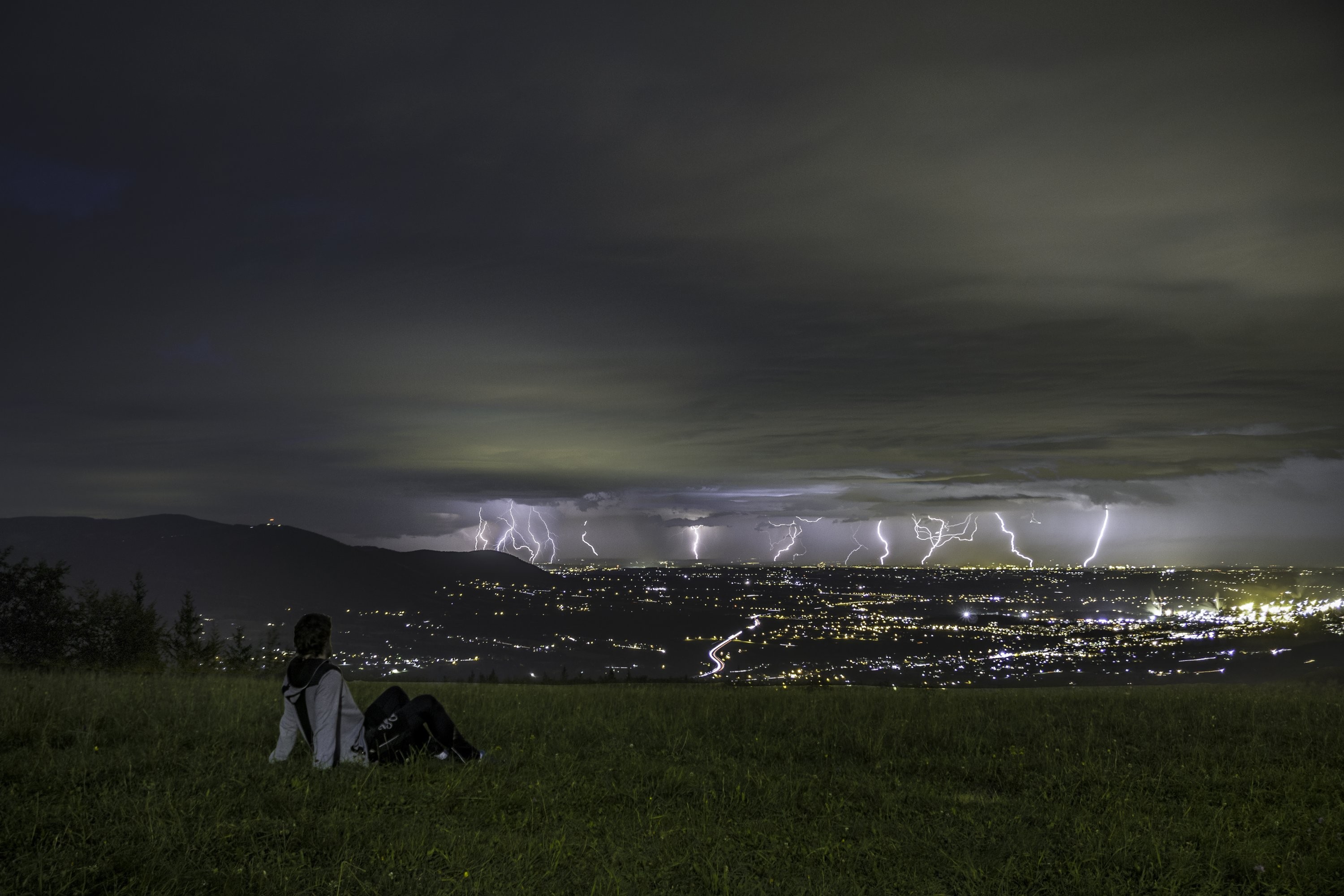 Série několika blesků nad Třincem