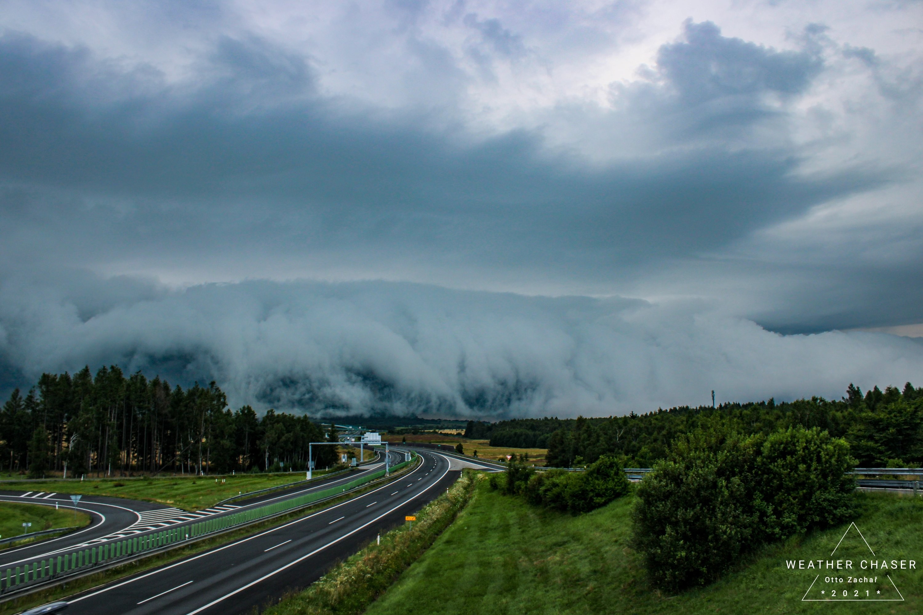 Epický arcus plazící se po zemi 