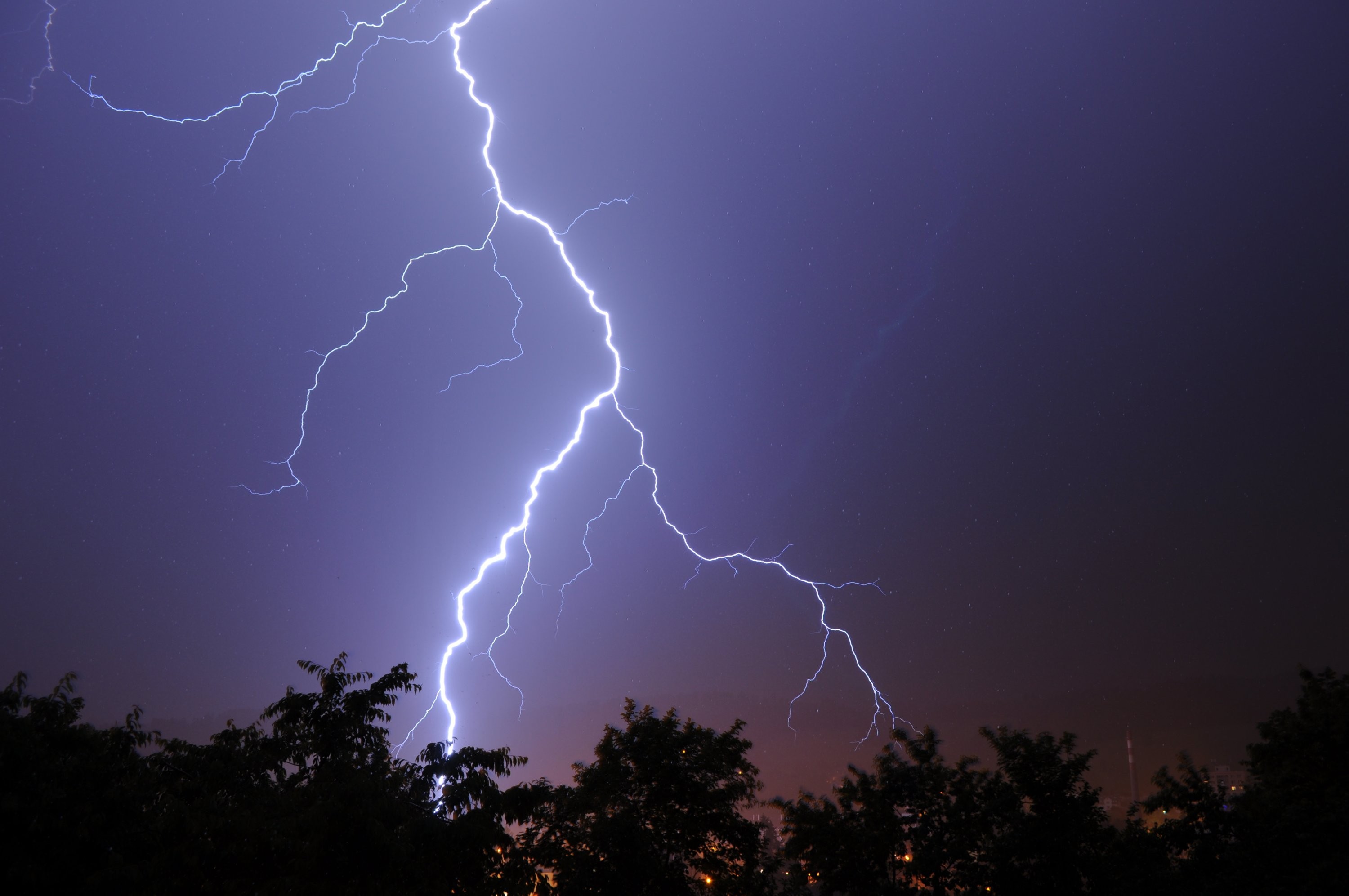 Ani město nebylo té noci ušetřeno