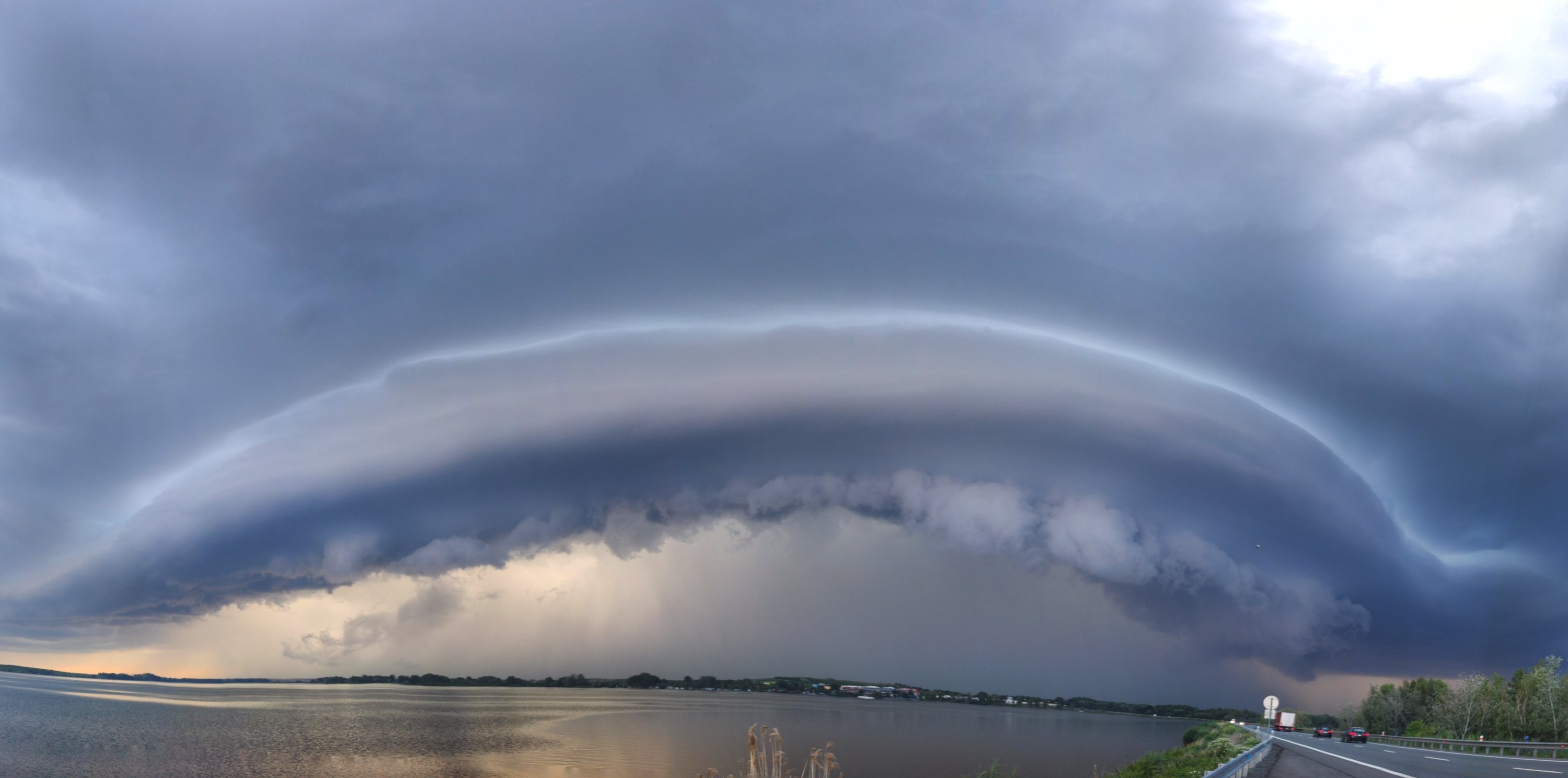 Panorama shelf-cloudu u Pasohlávek