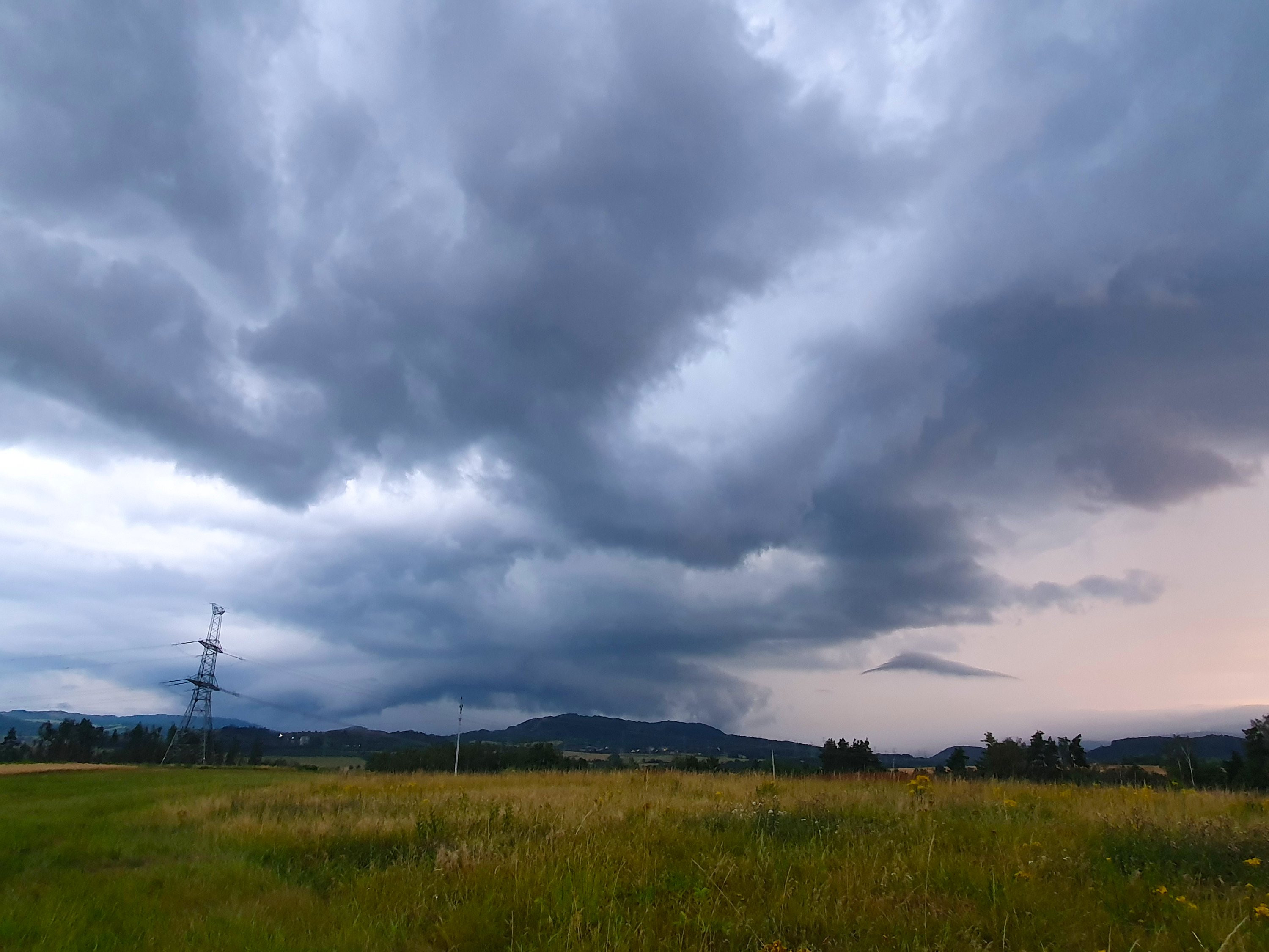 Bouřka nad Úhošťem