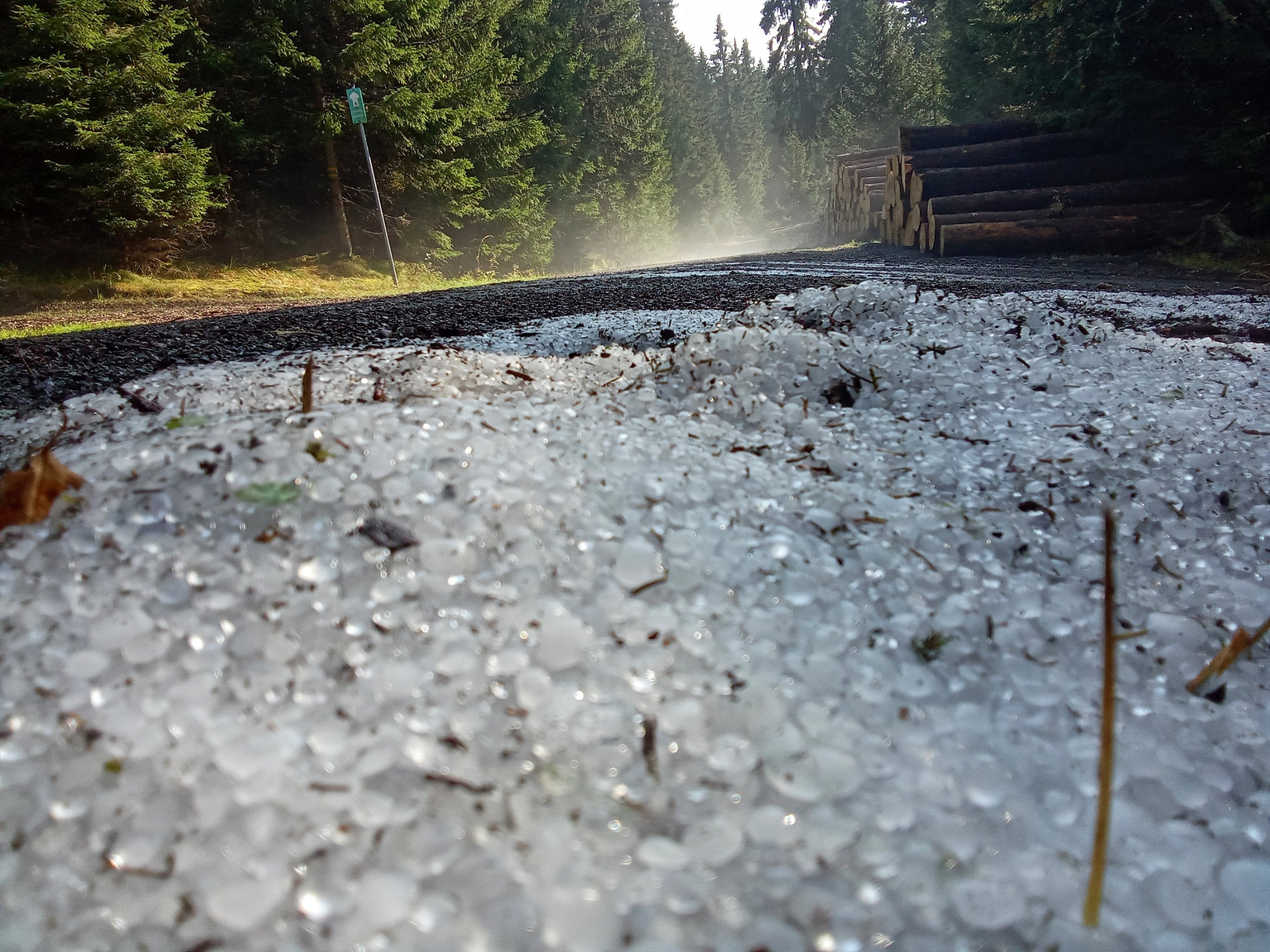 Po bouřce s vydatným krupobitím