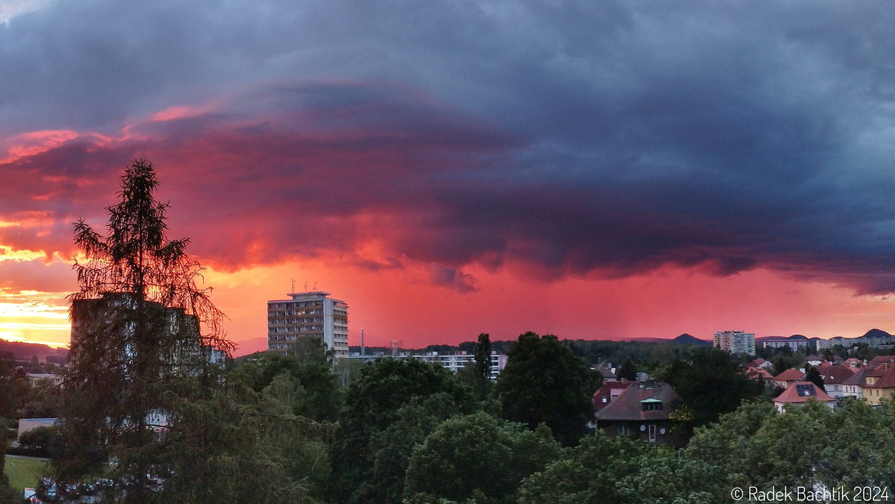 Rudá bouřka nad Českou Lípou 