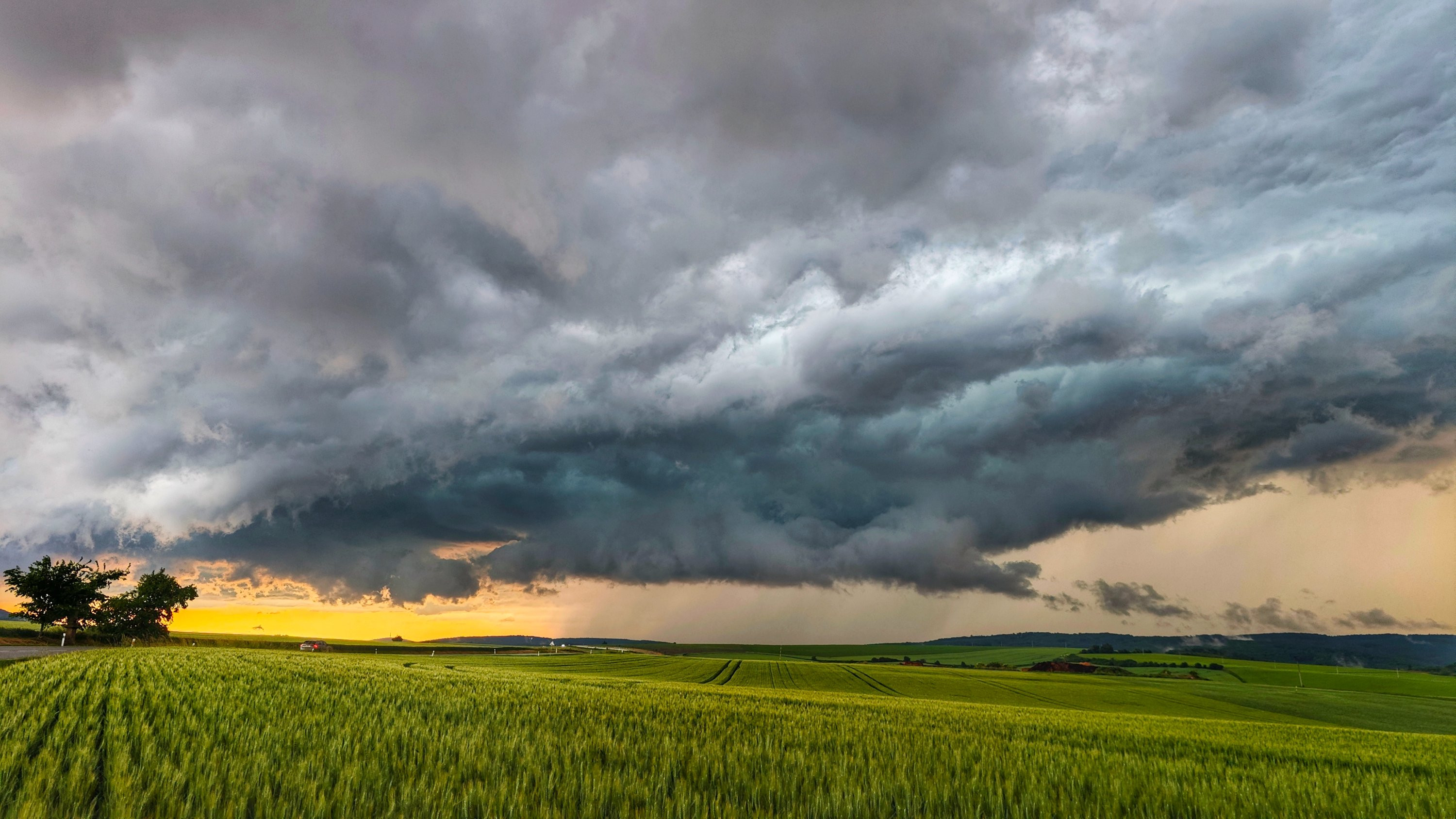 Wall cloud vnořené supercely 