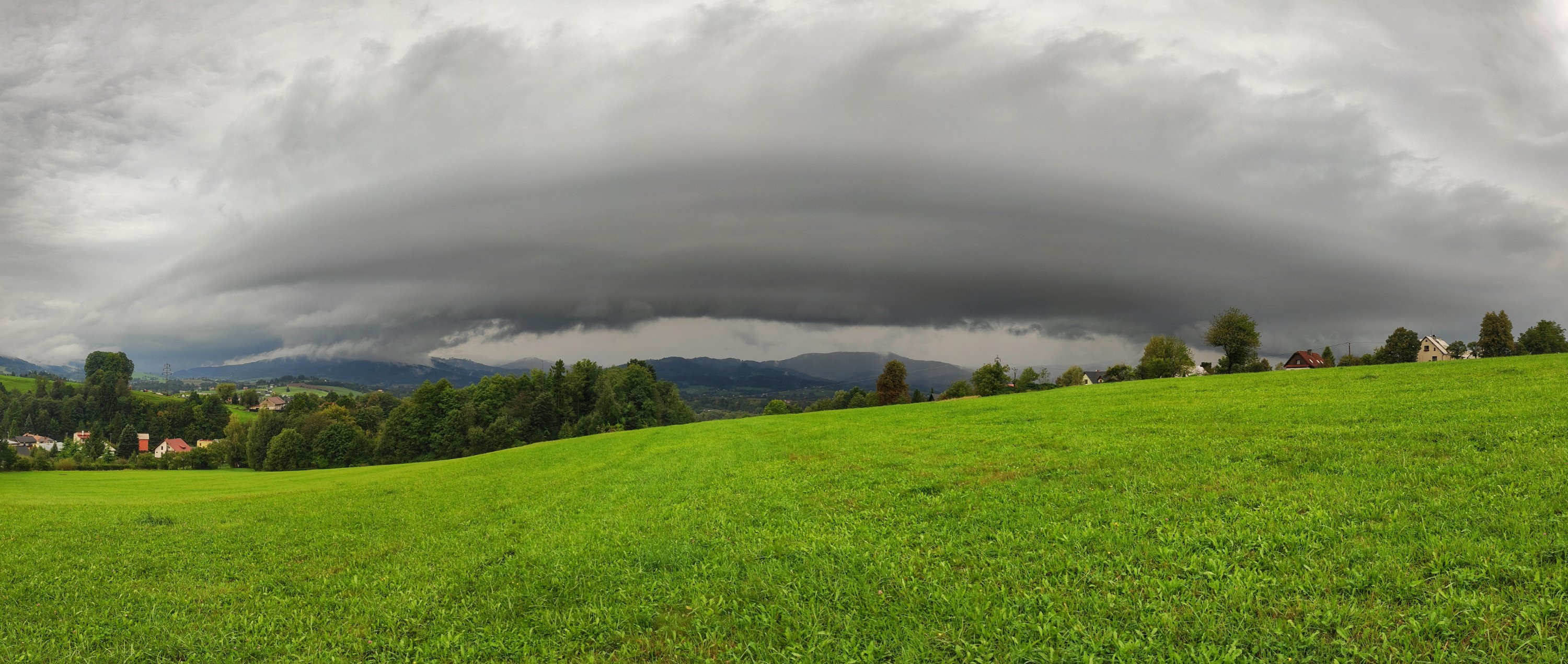Podzimní ukázkový shelf cloud