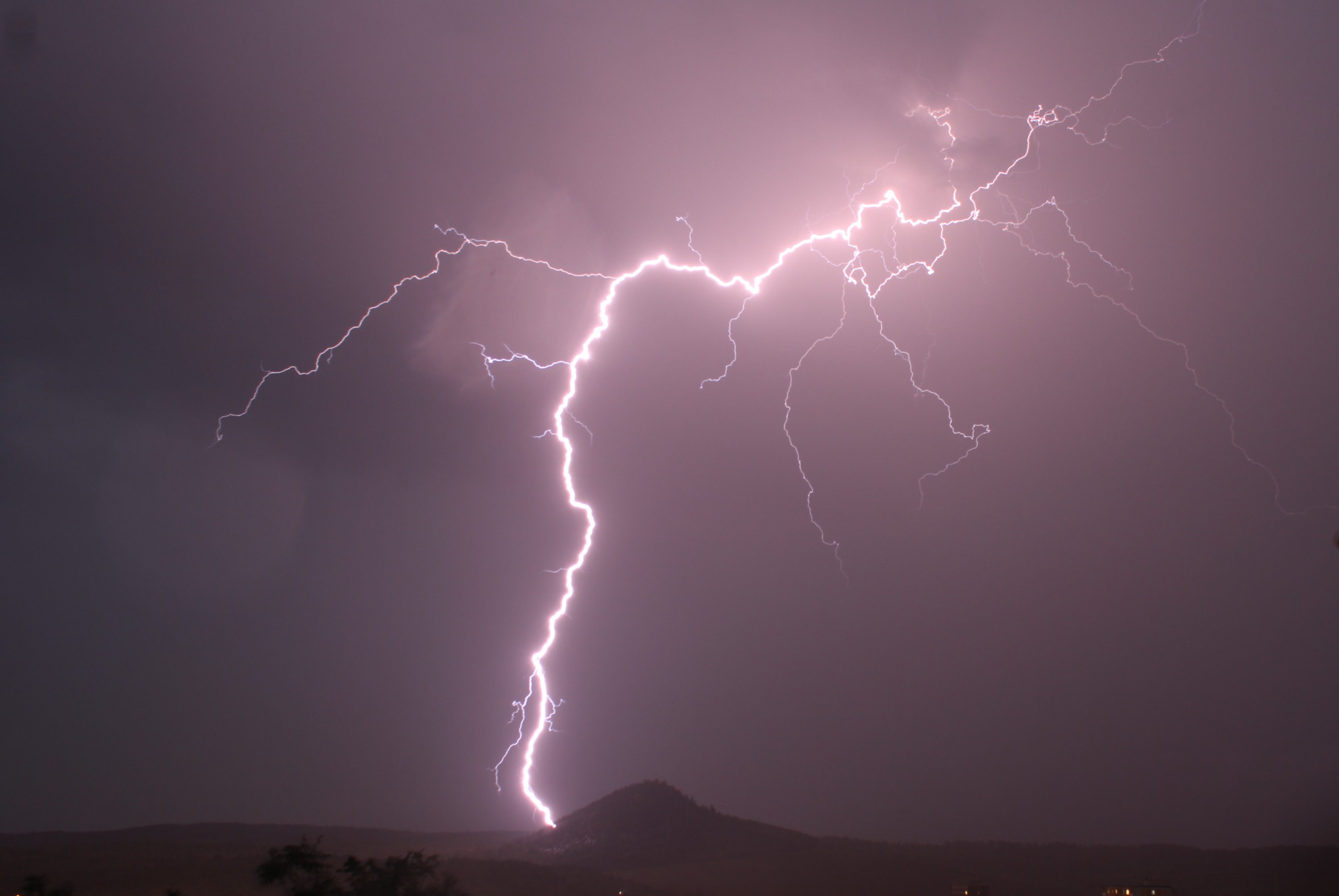 Blesk do kopce v Mostě