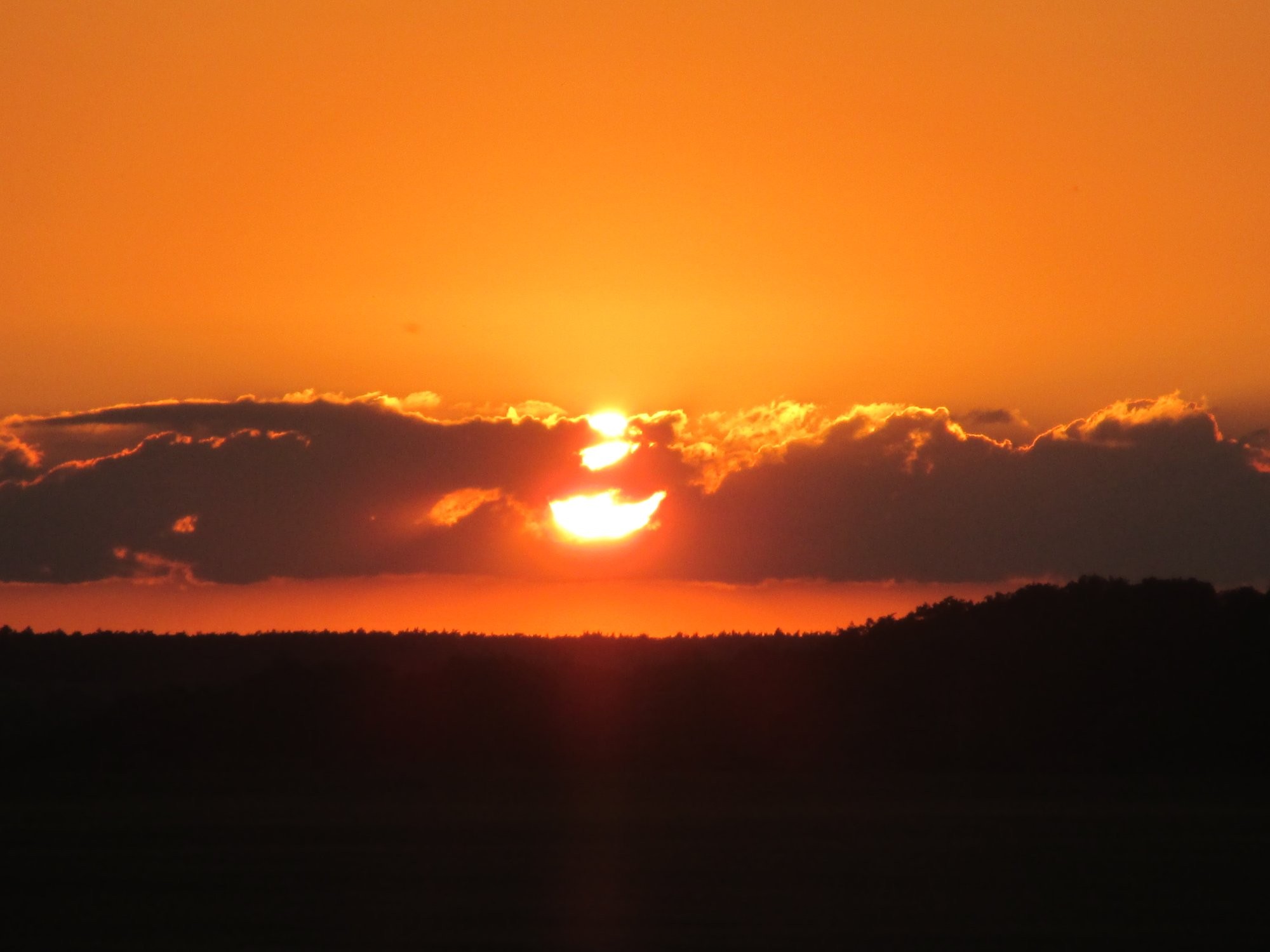Červený západ a poslední oblaky