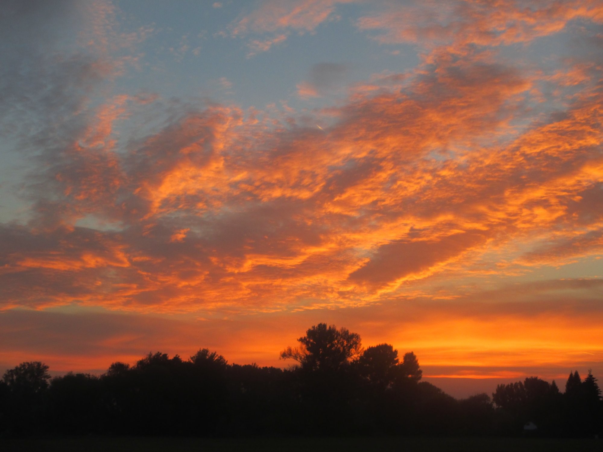 Hořící obloha po západu Slunce