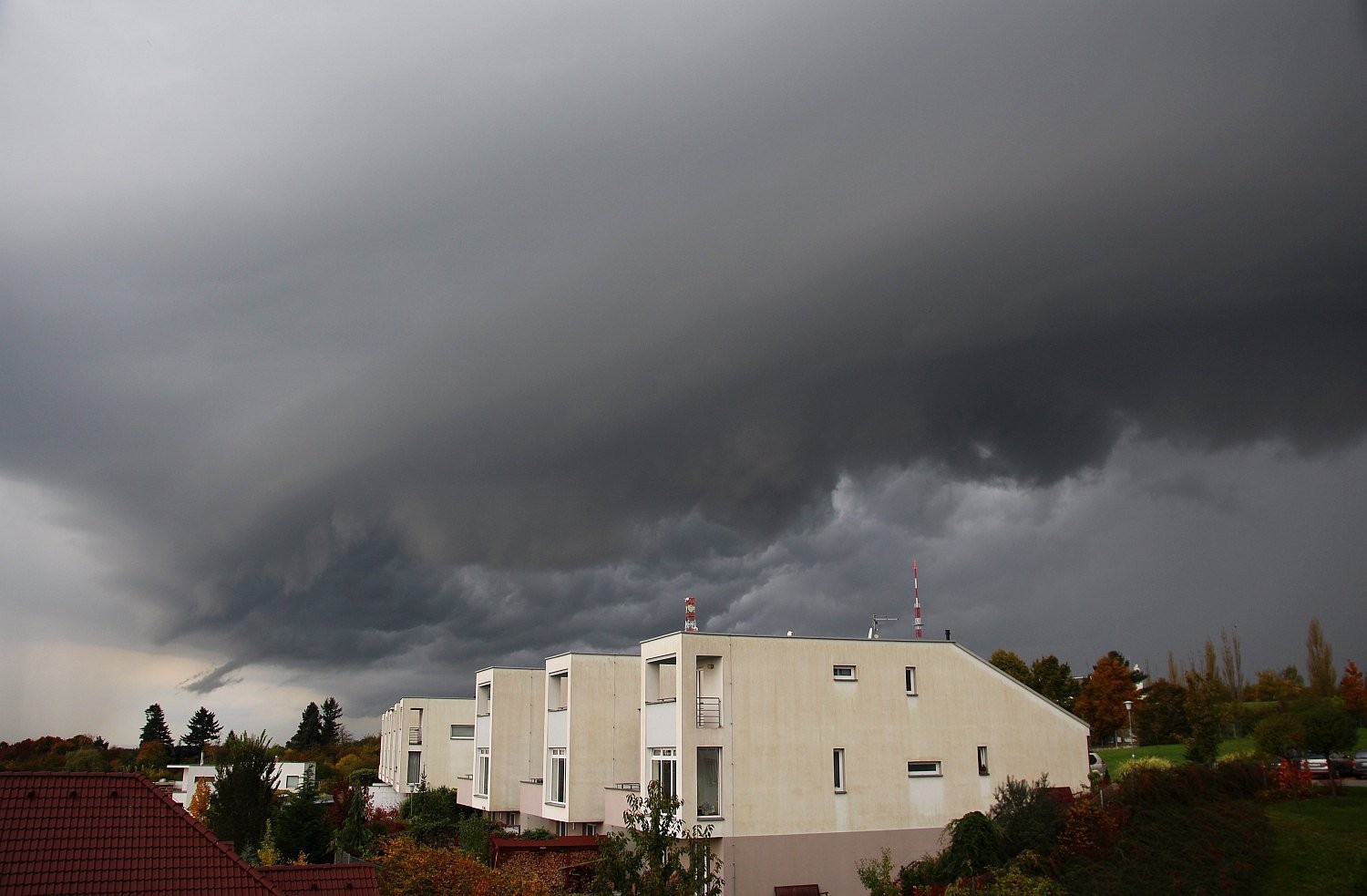 Říjnový shelf cloud