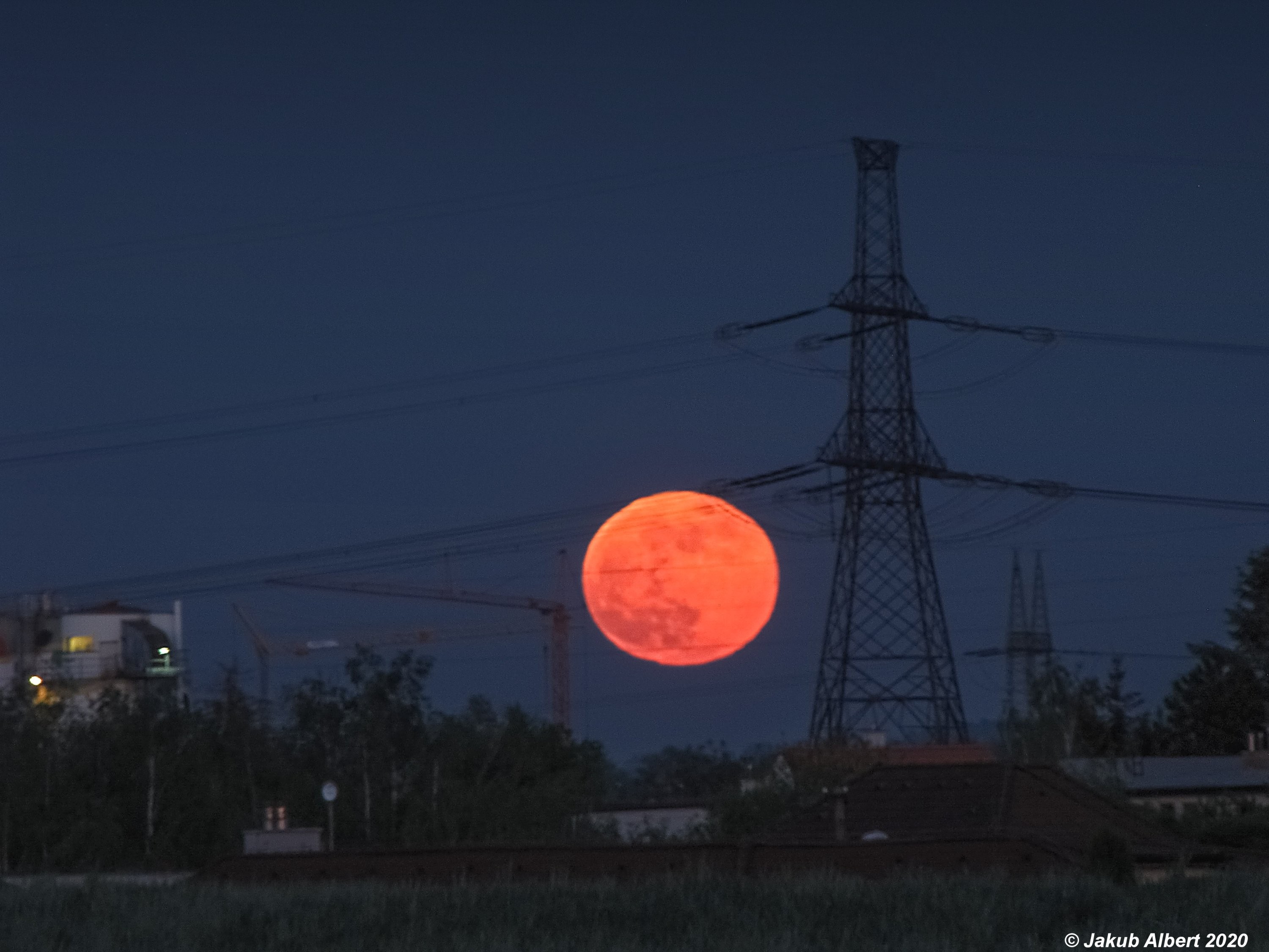 Úplňkový východ Měsíce