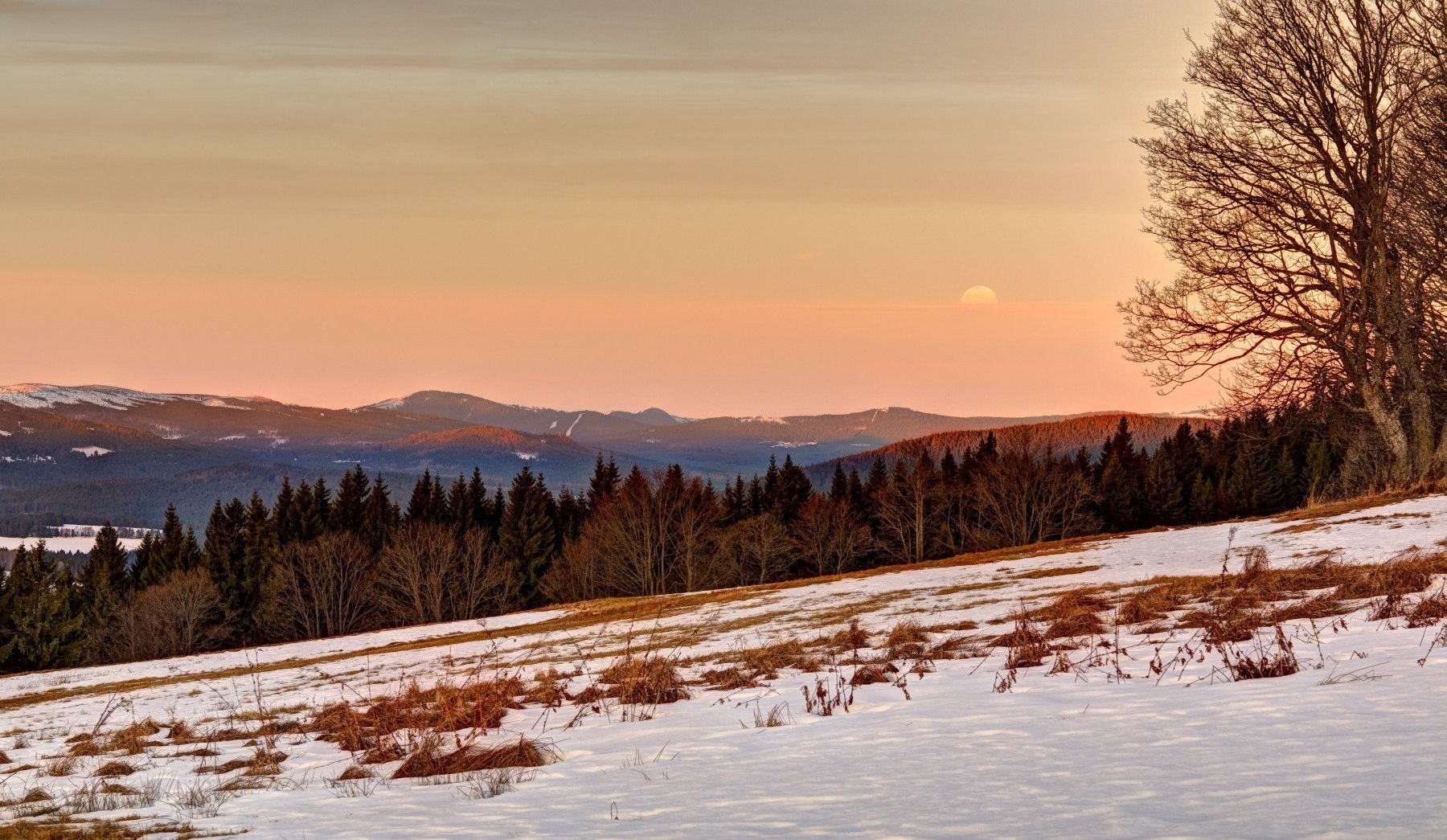 Východ slunce, západ měsíce